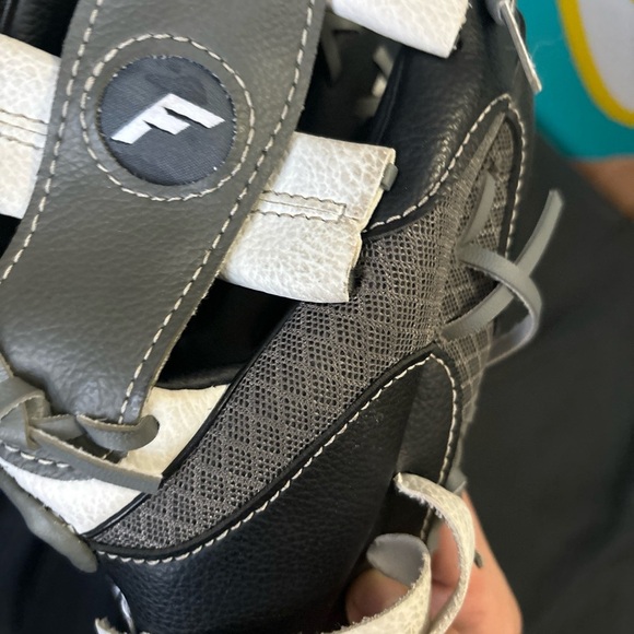 Franklin Sports 9.5'' Kids Baseball Meshtek Teeball Glove/Ball- Right Hand Throw - Picture 8 of 12